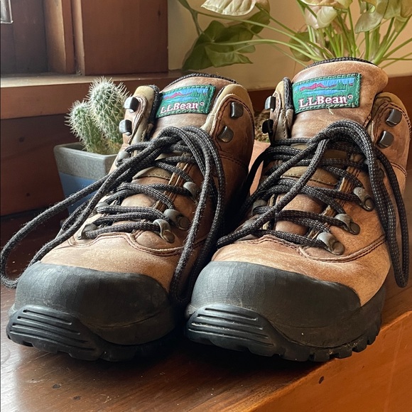 L.L. Bean Hiking Boots (classic! 🤩) - Picture 6 of 9